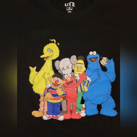 UNIQLO KAWS X SEASAME STREET 2018 Black TShirt XS - Picture 3 of 5